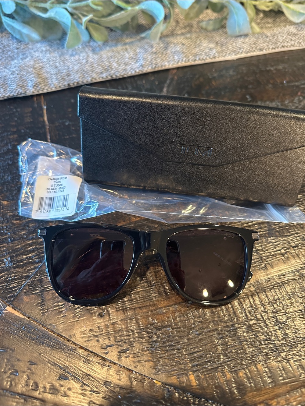 BRAND NEW TUMI Black Square Sunglasses with Matching Case
